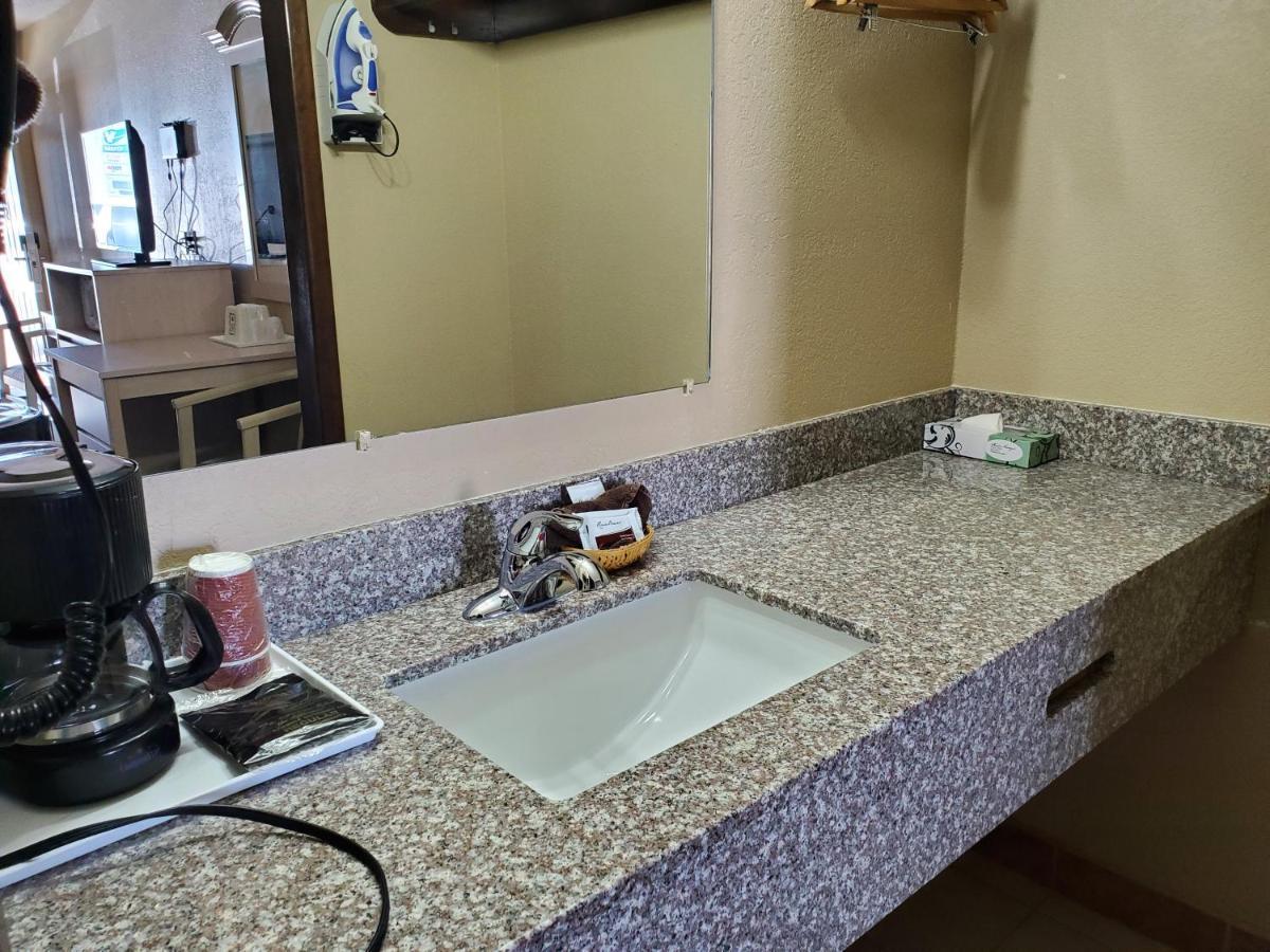 Lodge Usa Motel Guymon ภายนอก รูปภาพ
